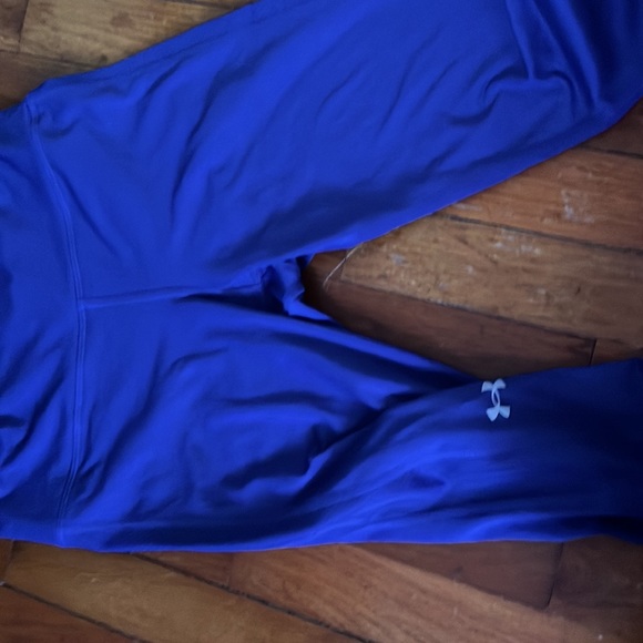 Under Armour Leggings, Compression and color is Blue size SM but runs smaller. - Picture 3 of 4